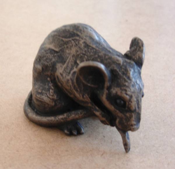 - a Sculpture by Suzie Marsh, measuring 5 x 8 cm (H x W) £28